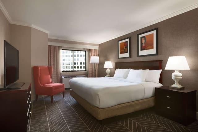 1 KNG 1BDRM SUITE EXECUTIVE FLOOR