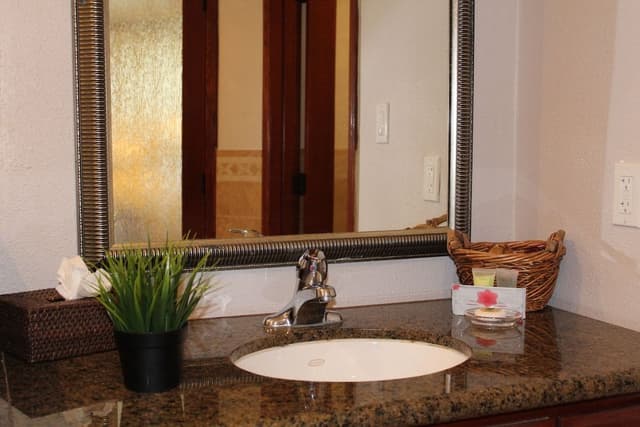 Suite, 1 King Bed, Jetted Tub