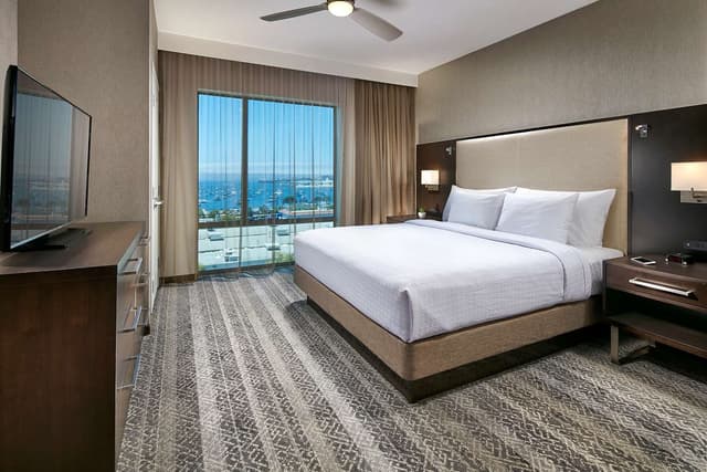 2 BEDROOM MOBILITY HEARING ACCESSIBLE SUITE