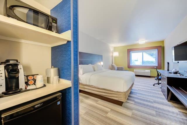 Standard Room, 1 King Bed