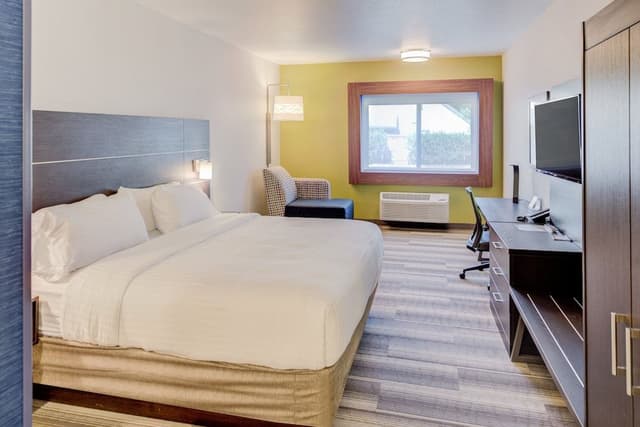 Standard Room, 1 King Bed