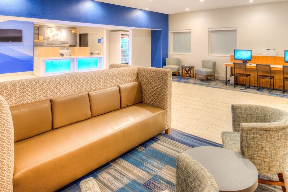 Holiday Inn Express Newberg Wine Country3