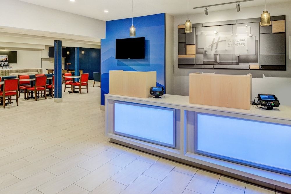 Holiday Inn Express Newberg Wine Country1