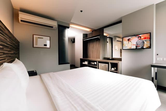 Deluxe Double or Twin Room