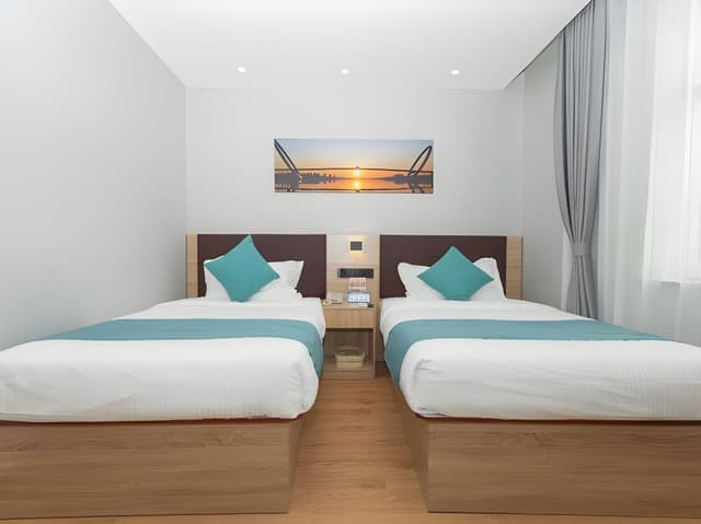 Twin Business Room