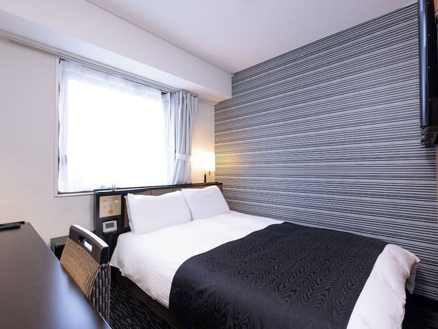 One Double Bed, Smoking