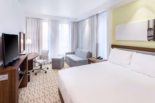 QUEEN ROOM WITH SOFA BED