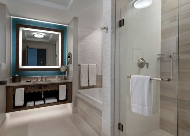 Deluxe Room, 1 King Bed