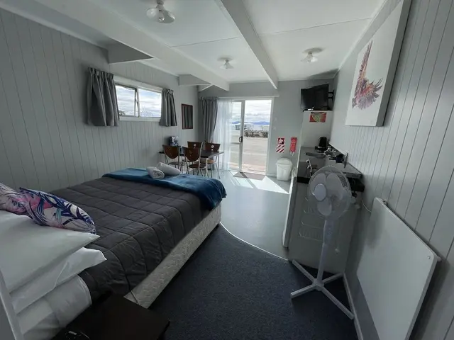 Family Cabin, Shared Bathroom