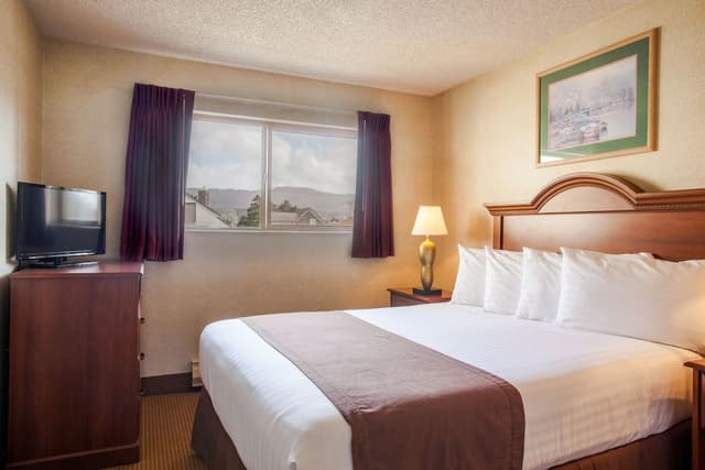 Room, 2 Queen Beds, Kitchenette, Oceanfront