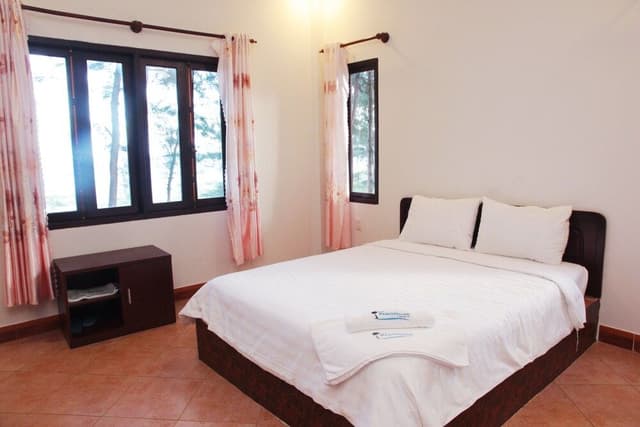 Deluxe Beach Bungalow