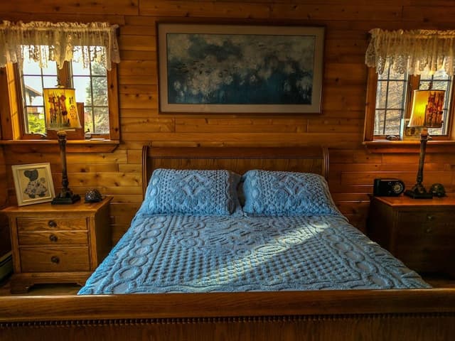 Room, 1 Queen Bed, Private Bathroom, Lake View