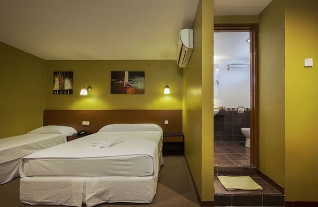 Deluxe Triple Room, Multiple Beds, City View