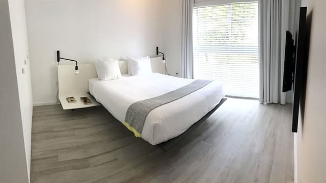 2 Bedrooms: One Queen, Two Twins