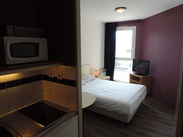 Standard Studio, Kitchenette