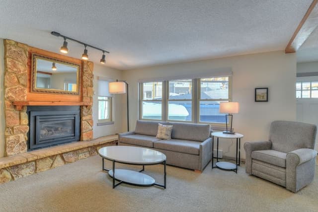 Premier Townhome, 2 Bedrooms
