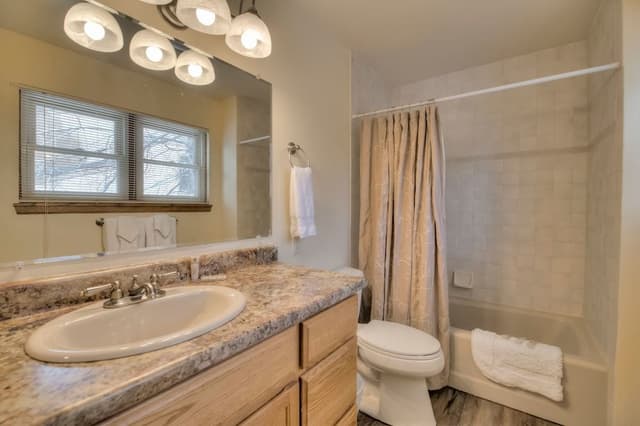 Premier Townhome, 2 Bedrooms