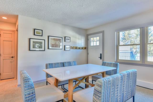 Townhome, 3 Bedrooms/3 Bathrooms 2 queens, 2 twins & sofa sleeper