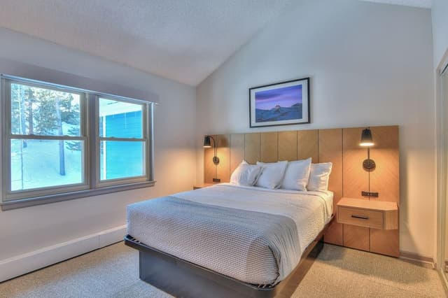 Townhome, 3 Bedrooms/3 Bathrooms 2 queens, 2 twins & sofa sleeper