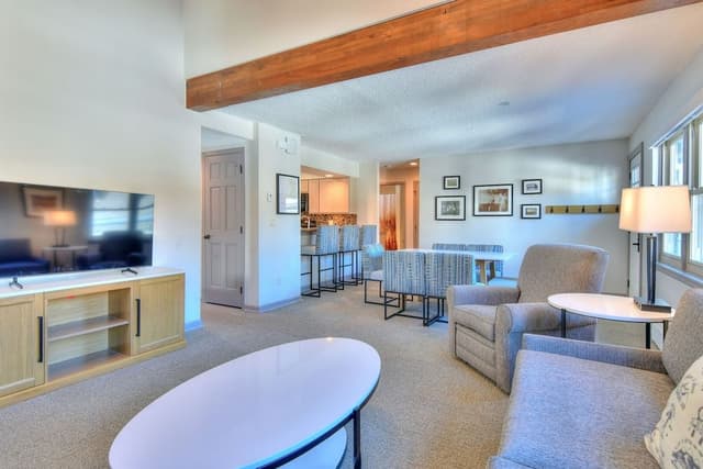 Townhome, 3 Bedrooms/3 Bathrooms 2 queens, 2 twins & sofa sleeper