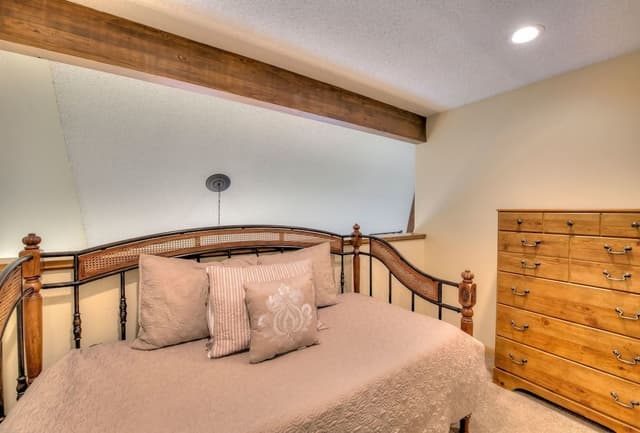 Townhome, 2 BR's/2 Bath Loft 3 queens, trundle & sofabed