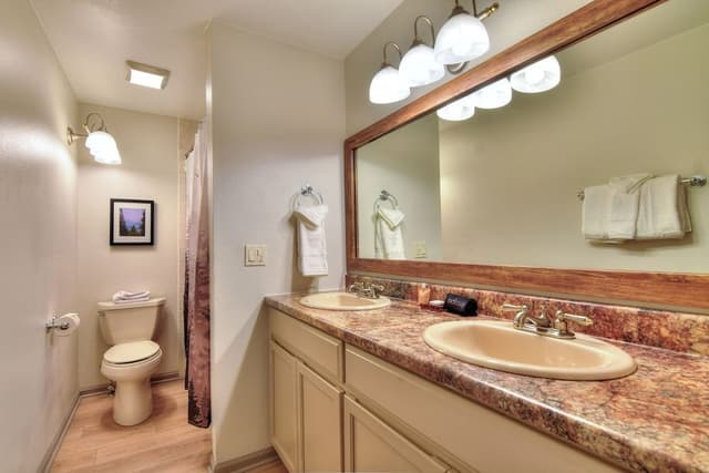 Townhome, 3 Bedrooms/3 Bathrooms 2 queens, 2 twins & sofa sleeper