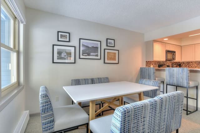 Premier Townhome, 2 Bedrooms