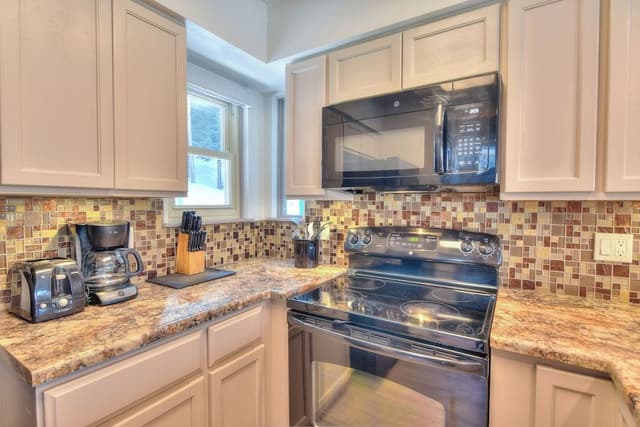 Townhome, 3 Bedrooms/3 Bathrooms 2 queens, 2 twins & sofa sleeper