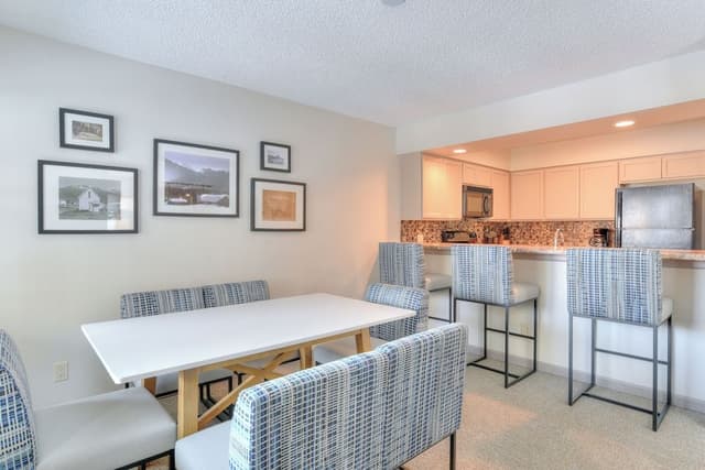 Premier Townhome, 2 Bedrooms