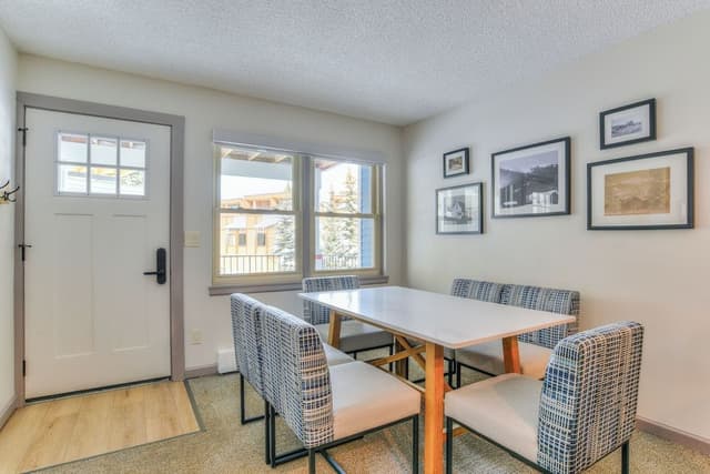 Premier Townhome, 2 Bedrooms