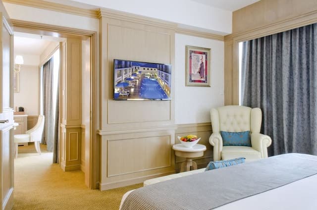 Deluxe Suite