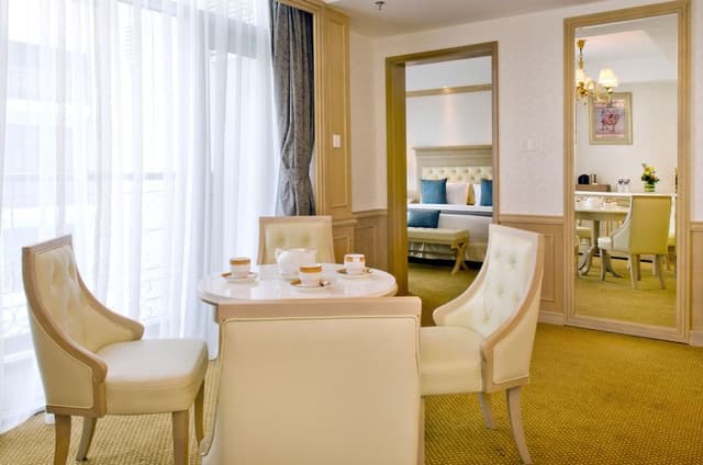 Deluxe Suite