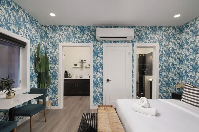 Elite Suite, 1 Queen Bed, Kitchenette