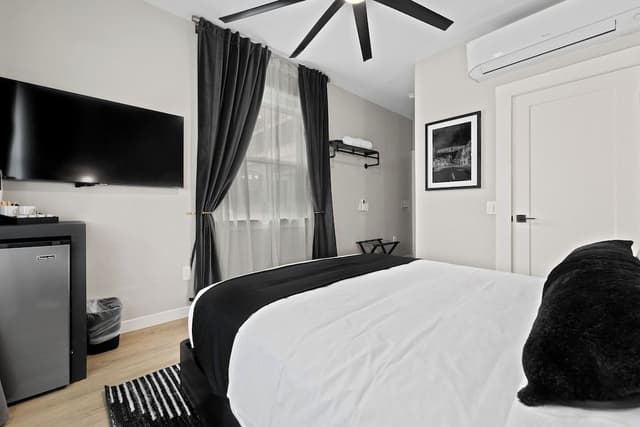 Signature Room, 1 Queen Bed