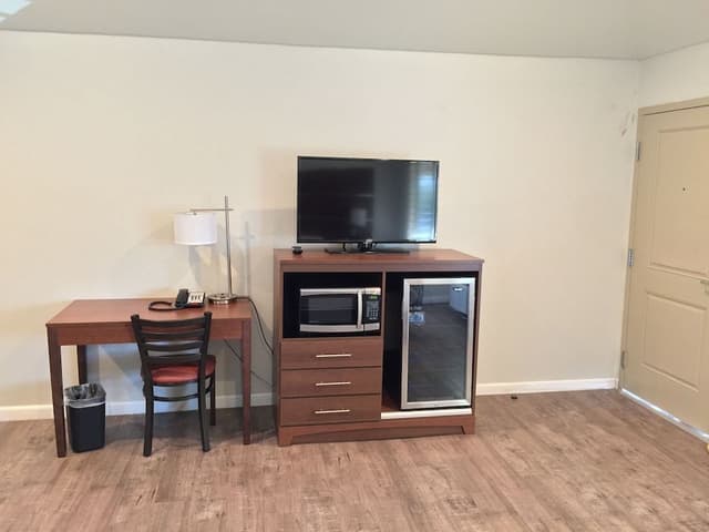 Standard Room, 1 Queen Bed