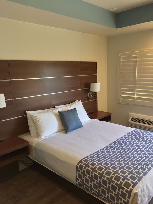 Standard Room, 1 Queen Bed