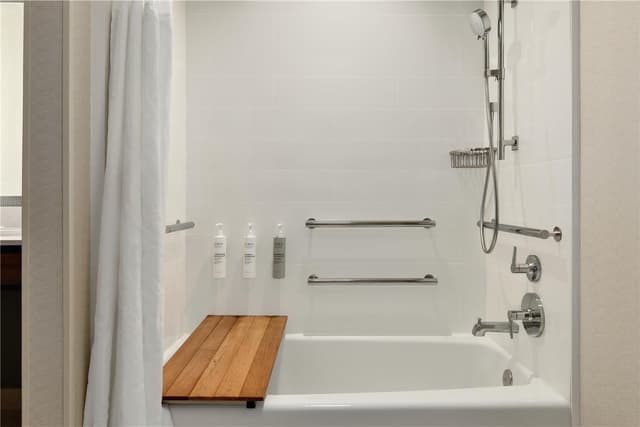1 KING MOBILITY ACCESSIBLE W/ BATHTUB