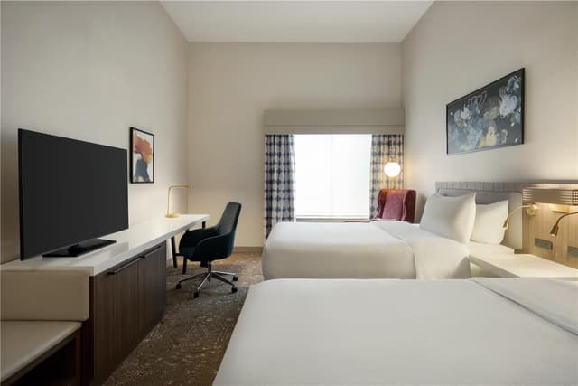 2 QUEEN BEDS