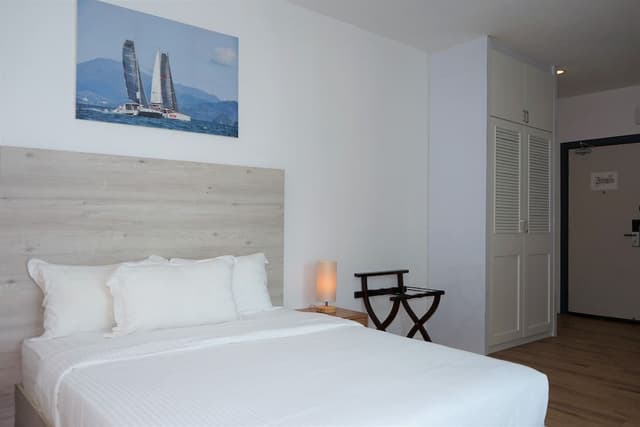 Room, 1 King Bed, Non Smoking (Courtyard View)
