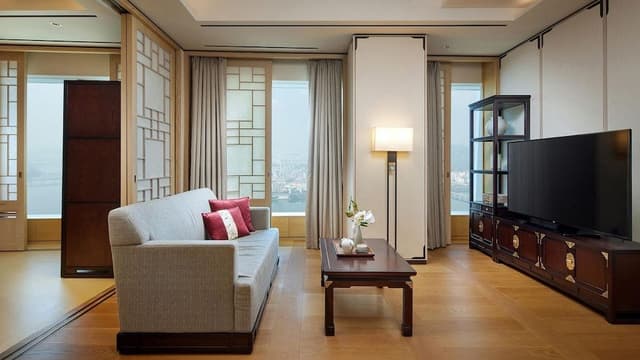 Suite (Korean)