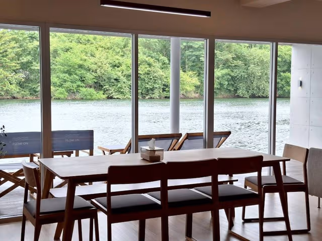 Floating Villa with Breakfast
