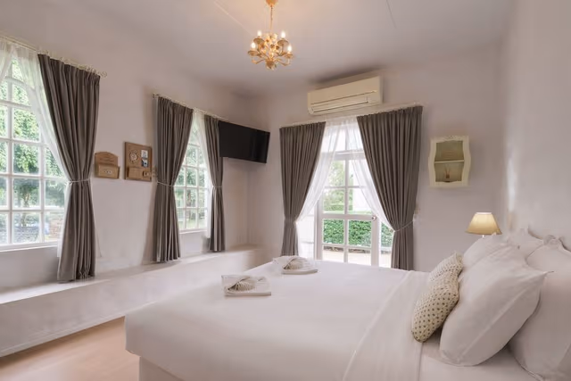Pool Villa (3 King Beds)