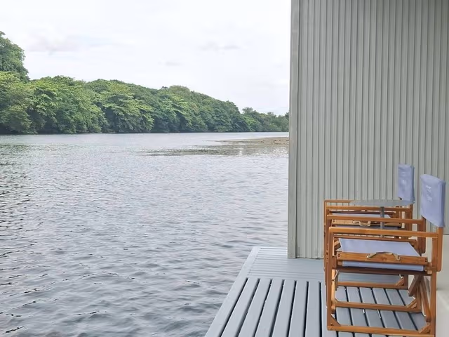 Floating Villa with Breakfast