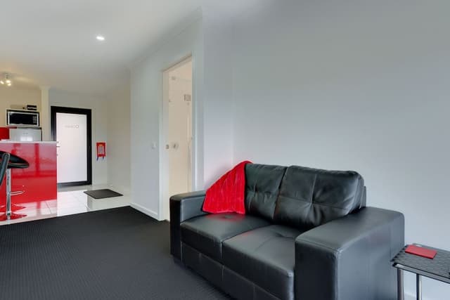 Ocean Deluxe Apartment (Upstairs with Balcony)