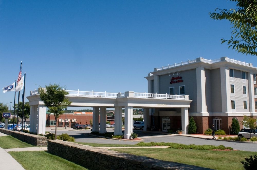 Hampton Inn & Suites Newport Middletown2