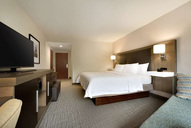 1 KING BED NONSMOKING