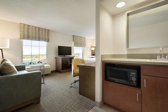 1 KING BED STUDIO SUITE W/ SOFABED NONSMOKING