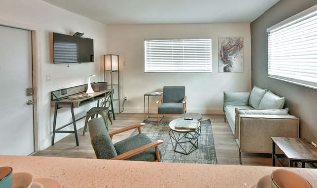 Chic Designer One Bedroom and One Queen Bed Full Kitchen