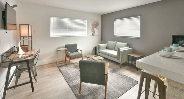 Chic Designer One Bedroom and One Queen Bed Full Kitchen