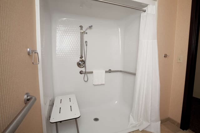1 KING MOBILITY ACCESS ROLL IN SHOWER NOSMOK